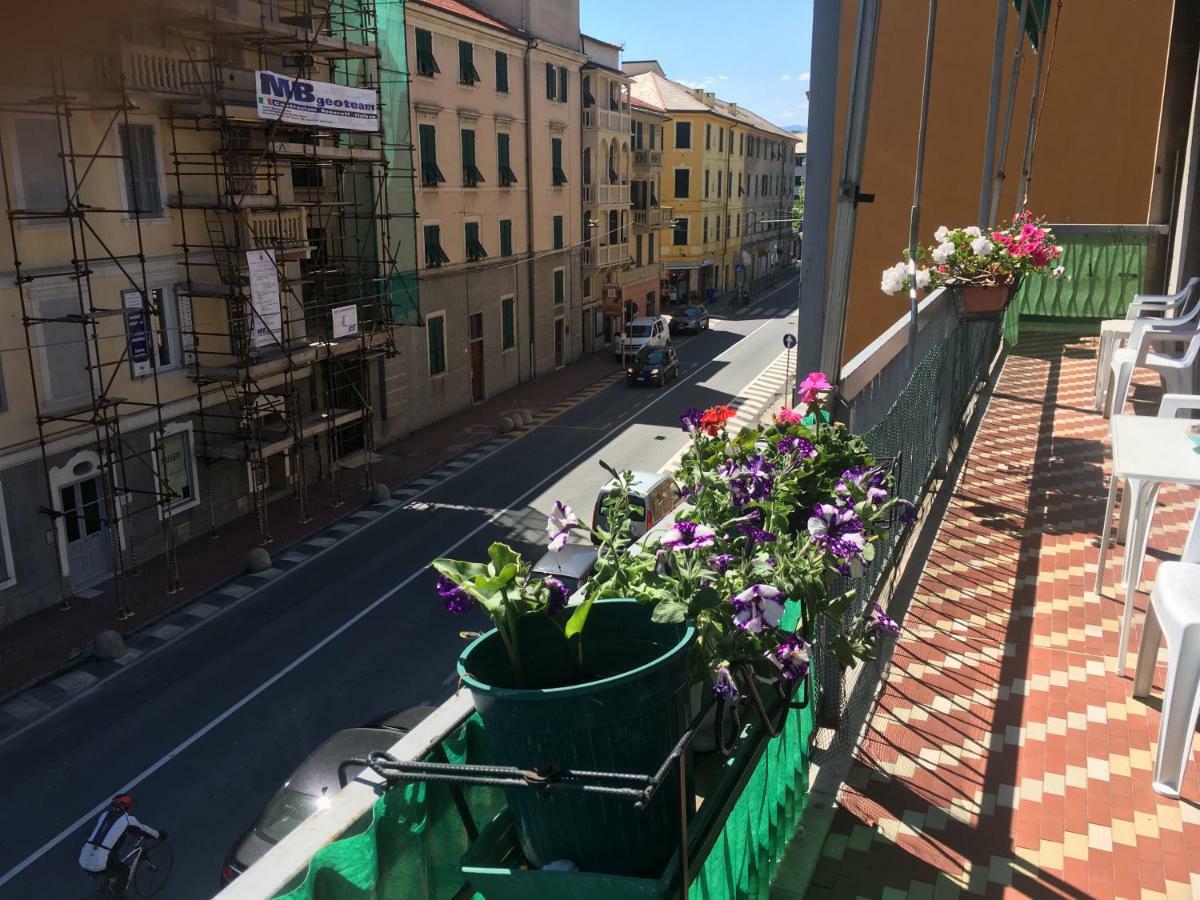 Casa Elena Apartment Албисола Супериоре Екстериор снимка